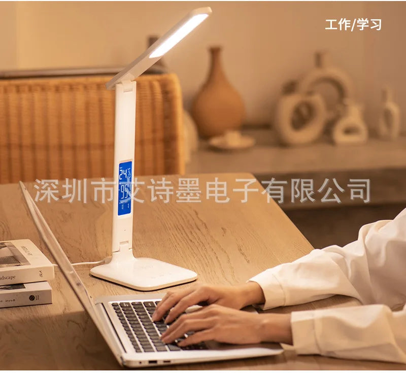 Lampe de bureau LED multifonction – Éclairage de table avec chargeur téléphone, réveil, ventilateur et porte-stylos