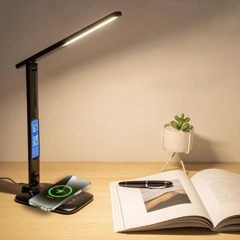 Lampe de bureau LED multifonction – Éclairage de table avec chargeur téléphone, réveil, ventilateur et porte-stylos