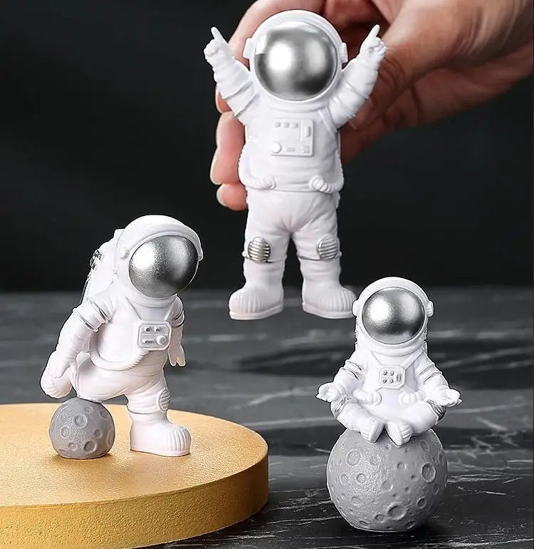Lot de figurines astronaute en résine – 4 pièces décoratives pour bureau et chambre, jouet éducatif enfant